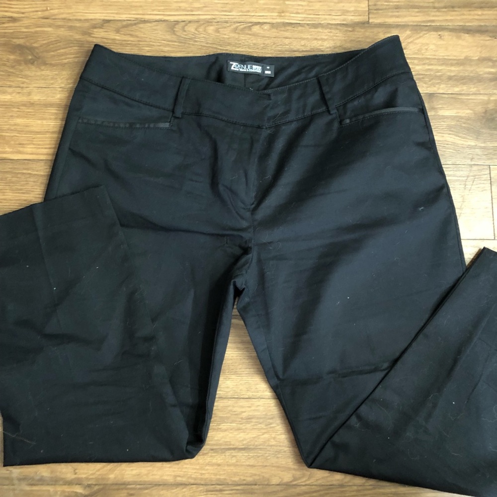 Black NY&C classic cut capris